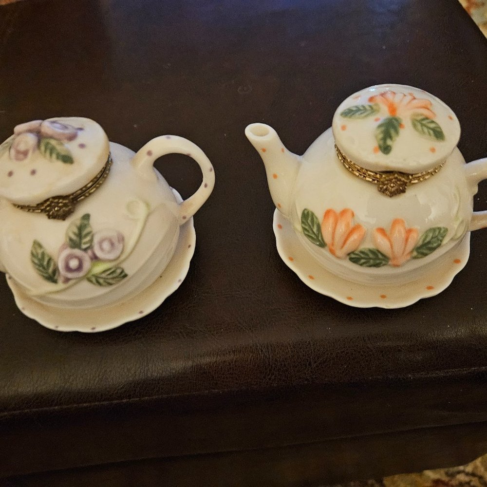 two trinket jewelry box Ks collection tea pot 3inches tall 4inches wide